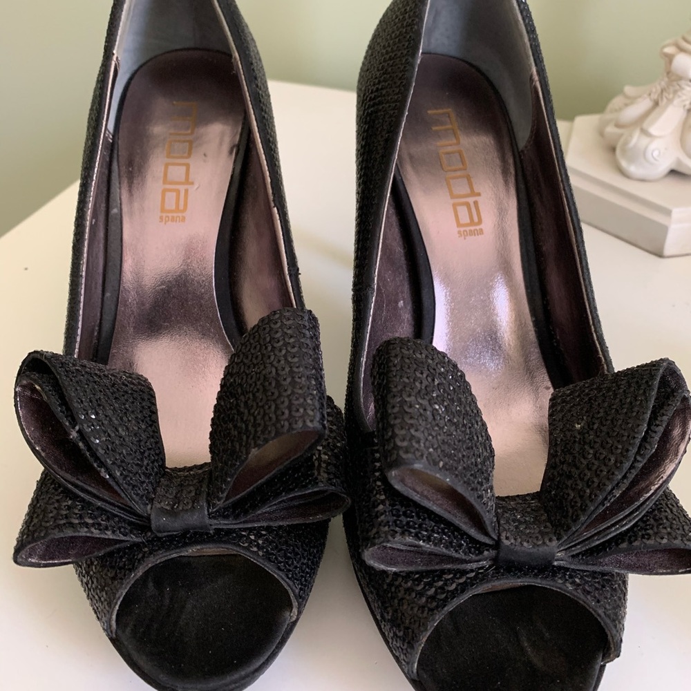 Black sequins heel pumps with bow